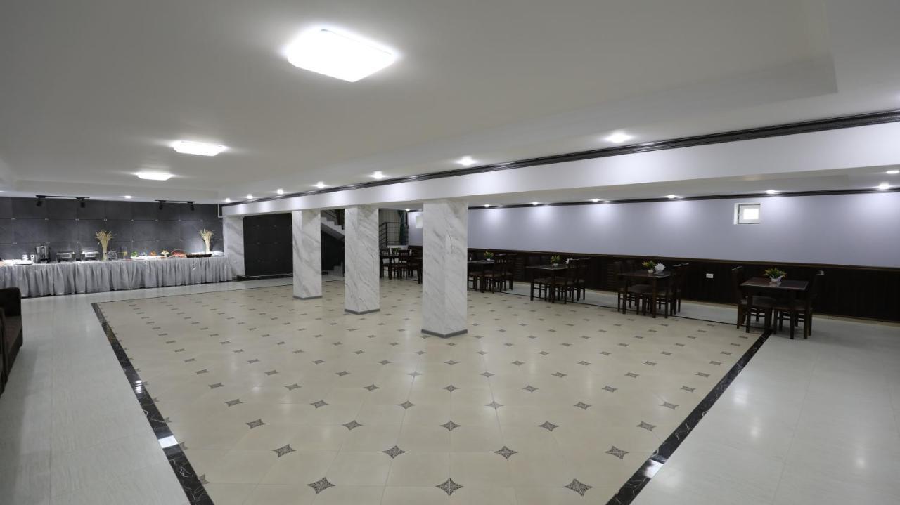 Sharq Hotel Urgench Exteriör bild